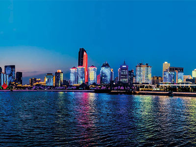 Iluminación temática de la Cumbre de la Organización de cooperación de Shanghai en Qingdao